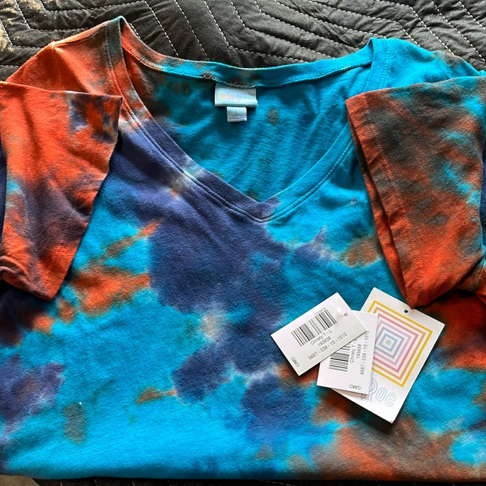 Women’s LulaRoe top